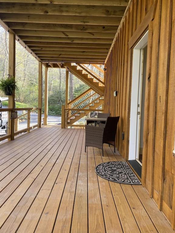 Chalet Beech Creek Cabin, Black Mountain