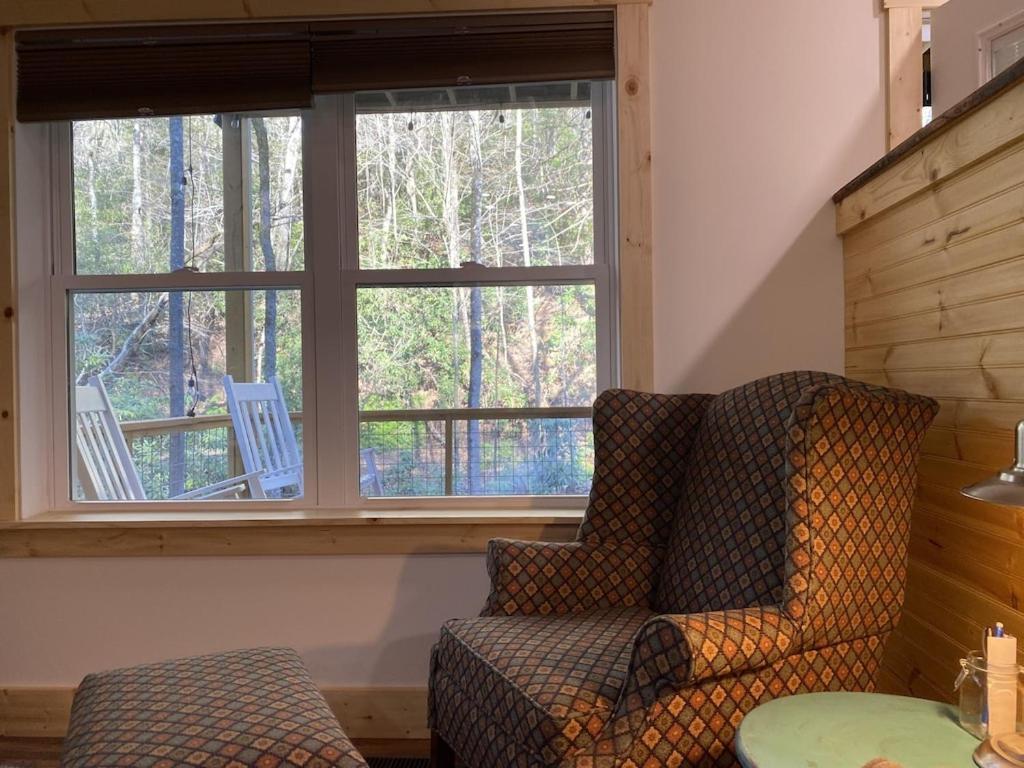 Chalet Beech Creek Cabin,