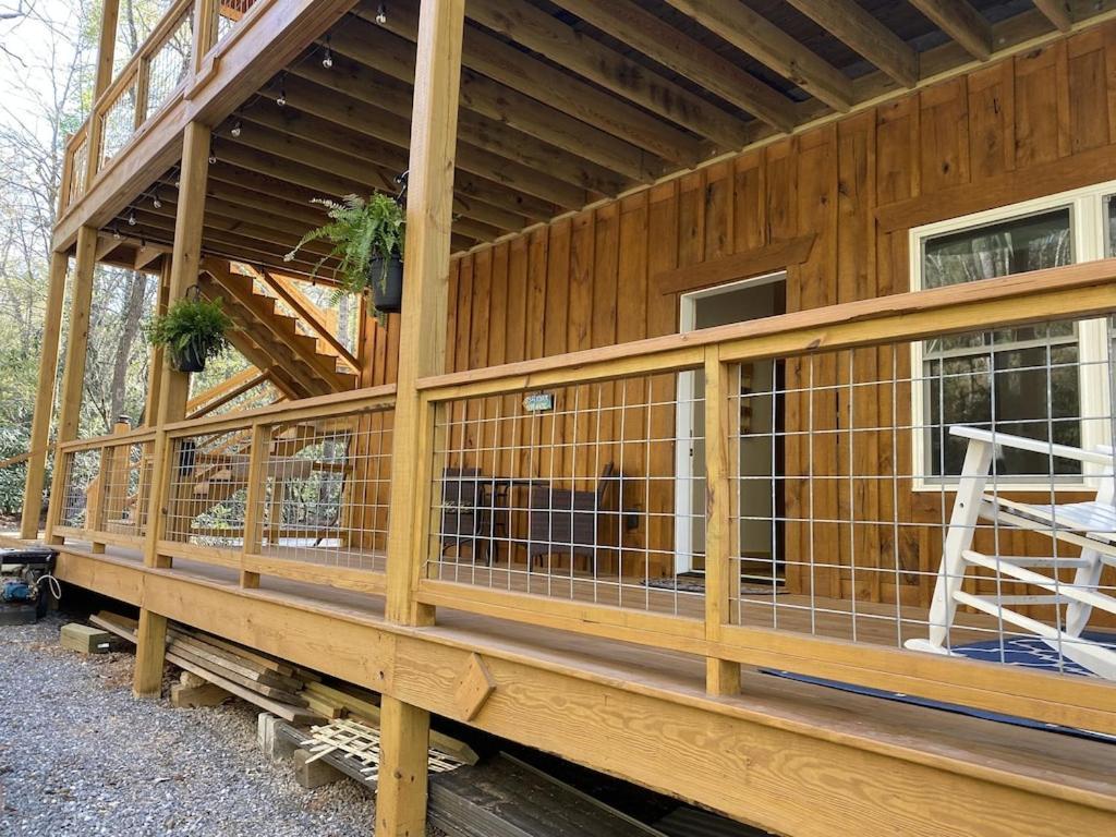 Chalet Beech Creek Cabin,
